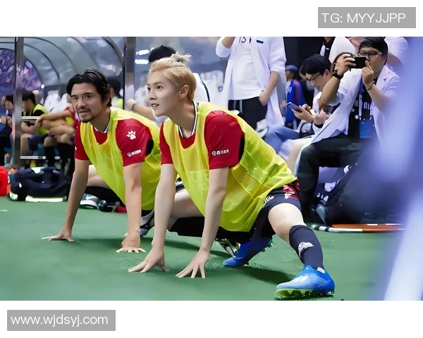 鹿晗足球明星赛海报展现青春活力与运动激情的完美结合